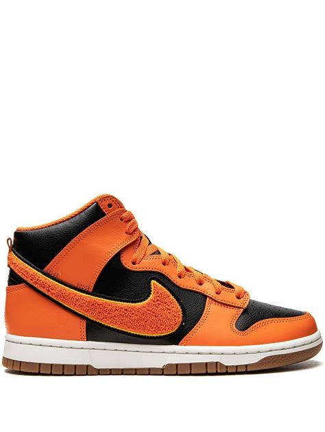 Nike dunk retro university